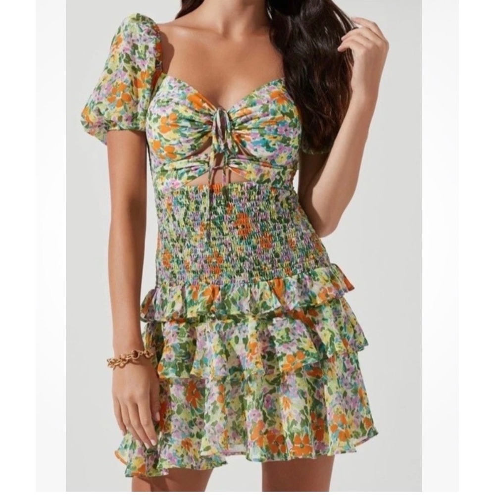 ASTR The Label‎ Floral Smocked Tiered Mini Dress Green Orange Multi  M